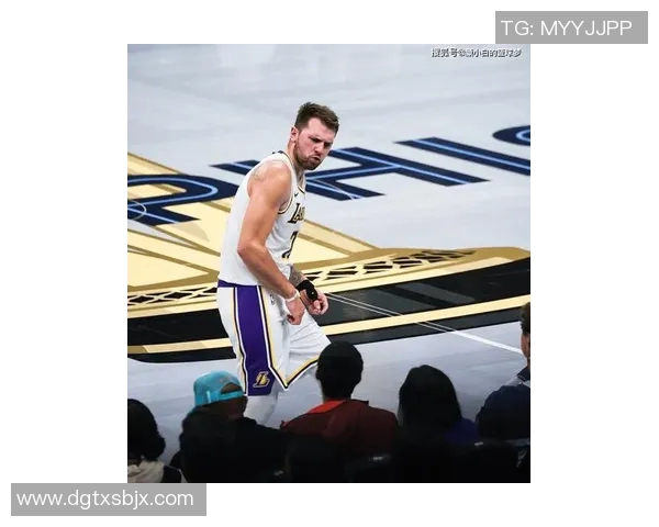 湖人逆转灰熊！东契奇44+12创两纪录，莫兰特14中3，里夫斯全队第一