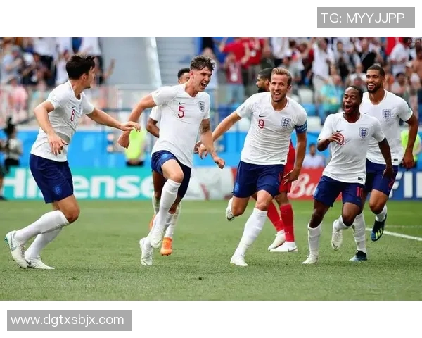 英格兰足球超级联赛最新动态解析：赛季走势、明星球员与战术革新