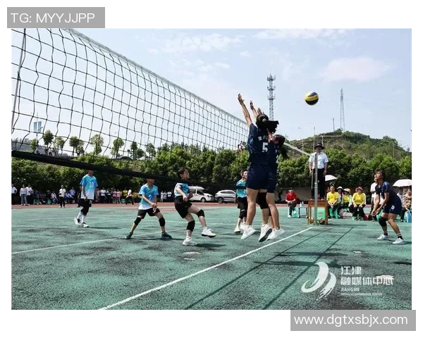 重庆排球队的力量揭秘:排球巨献背后的拼搏与荣耀 重庆排球队的力量揭秘:排球巨献背后的拼搏与荣耀